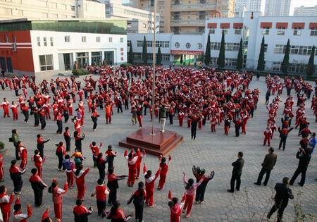 观摩ok138太阳集团古天乐为小学生“量身定做”的三套“少儿健美操”