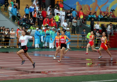 我集团独立学院组赵江红同学获100米、200米、4×100米、4×400米四块金牌
