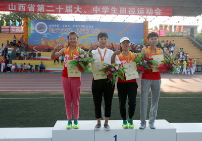 我集团独立学院组女子获4X400接力冠军破纪录